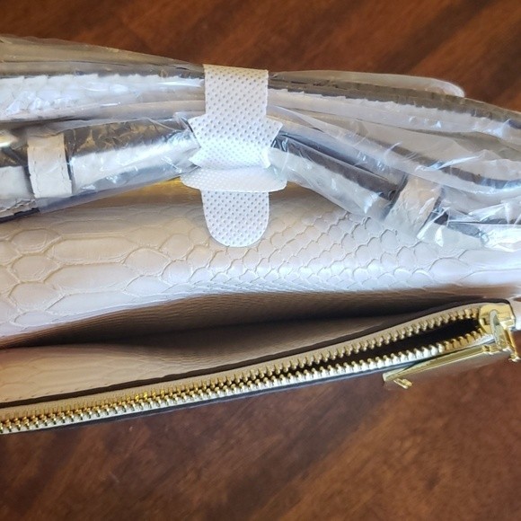 NWT Enzo Angiolini faux snake skin crossbody wallet vegan snake skin - Picture 4 of 9